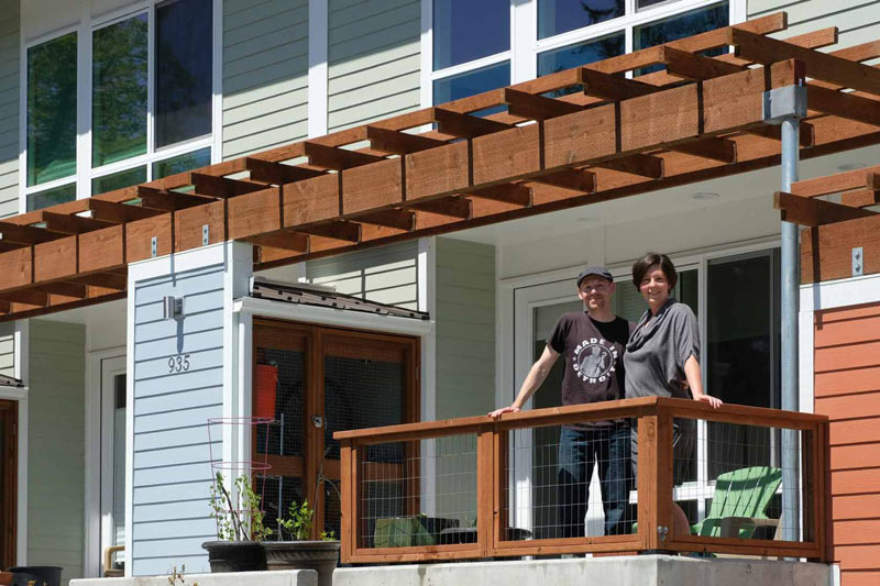 couple-porch-800×533